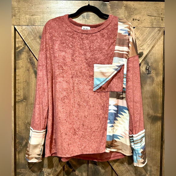 NWOT BiBi Long Sleeve Boho Aztec Thumb Hole Top Sz M - Picture 15 of 16
